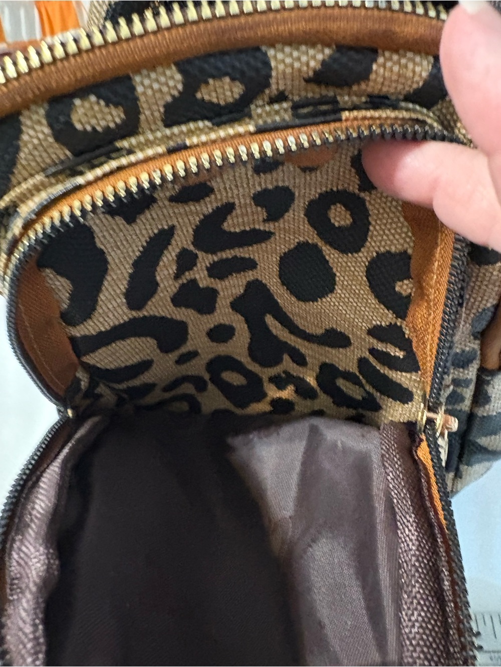 Zhen Meishi leopard print sling crossbody bag gold-toned zippers adj strap - Picture 6 of 14